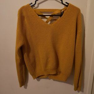 Pull jaune avec dos croisé